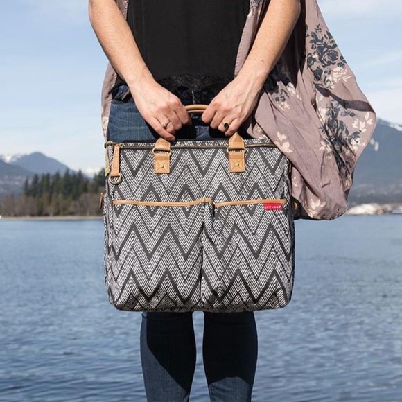 Skip Hop Duo Special Edition Zebra Chevron diaper bag crossbody 14”x15” - Picture 2 of 8